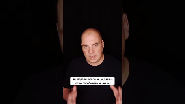 Зачем люди покупают брендовые свитер за 7000 долларов #shorts смотреть онлайн