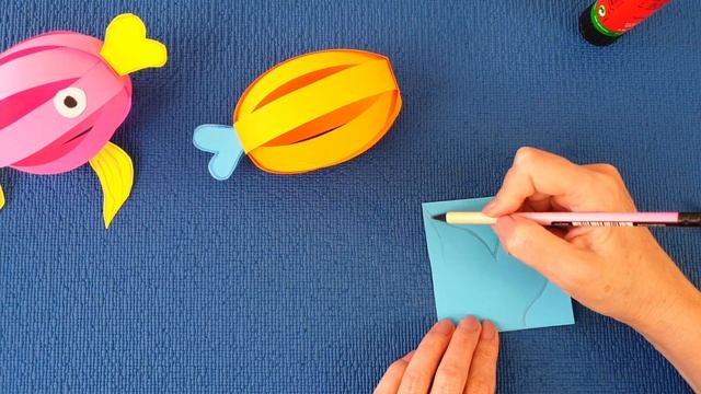 Как сделать рыбку из бумаги. Поделки в школу на новый год. Crafts for school for the new year. смотреть онлайн