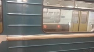 На прибывающий поезд посадки нет.