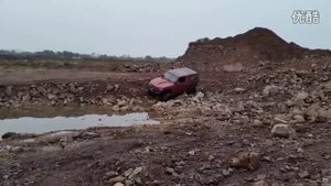 Китайский Wrangler BAIC BJ40 Внедорожний тюнинг испытаниепо бездорожью