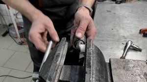 Замена втулок натяжителя ремня генератора, ремкомплект Unevix.