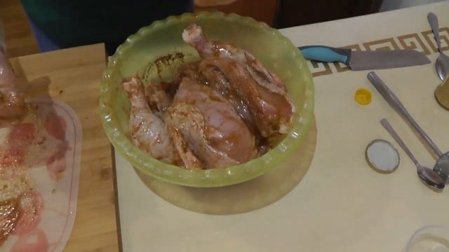 КУРИЦА ЗАПЕЧЁННАЯ В ДУХОВКЕ С ХРУСТЯЩЕЙ КОРОЧКОЙ смотреть онлайн