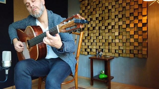 Cenk Erdogan Plays "AY GIZ" смотреть онлайн