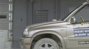 2001 Suzuki Grand Vitara XL-7 moderate overlap IIHS crash test