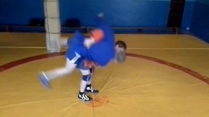 Варианты применения броска через бедро.