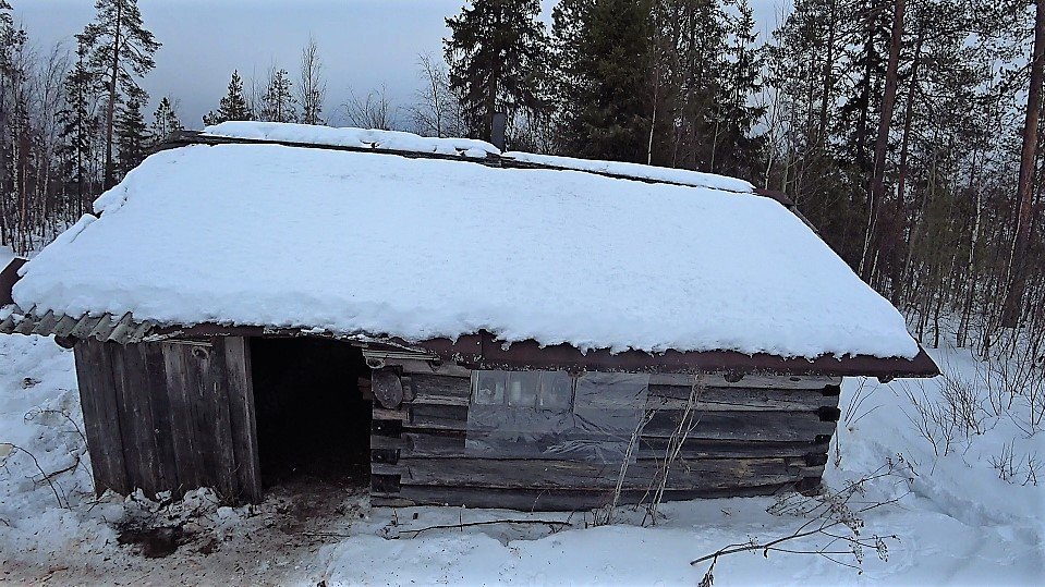 Рыбалка с ночёвкой в лесной избе. Часть первая..mp4