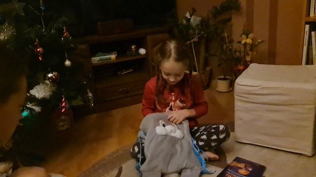 Дети Получают Подарки На Новый 2023 год!!! смотреть онлайн