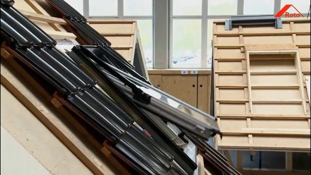 Установка панорамного мансардного окна Roto Designo R8 с комбинированной осью поворота створки смотреть онлайн