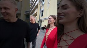 Парень сделал предложение девушке