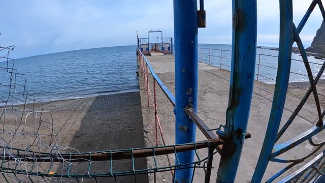 Судак Морская улица. Спуск к морю . САМЫЙ большой причал. Шикарный вид. Генуэзская крепость.