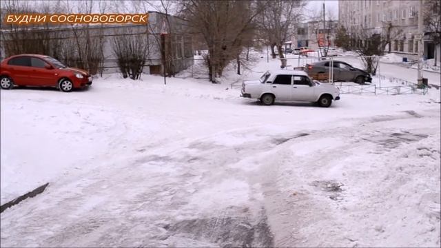 Борьба с сугробами во дворах города смотреть онлайн