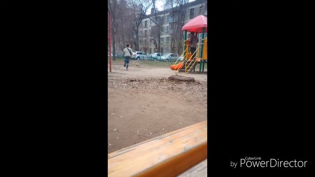 Челлендж пинать рака на горкепо очереди 3 раза каждыйкто выиграет.