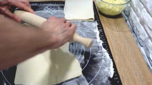 Быстрые слойки из слоёного теста с творогом и сыром! Самый простой и вкусный рецепт!