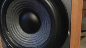 Edifier R1280T - треск динамика на определенных частотах