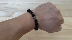 Браслет из искусственного чёрного камня, мраморный бисер с крестом