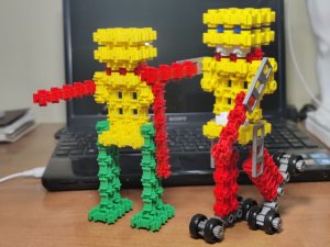 Роботы из конструктора "Фанкластик"