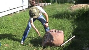 Как расколоть гранитный валун