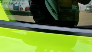 на Tesla Model 3 2019 года установили доводчики дверей