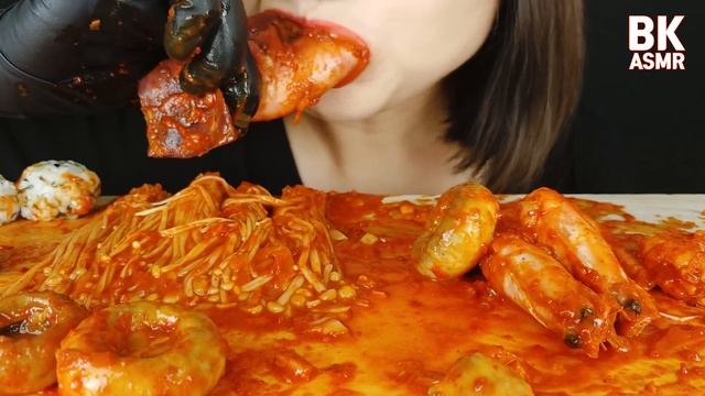 ASMR 매콤한 오징어와새우, 새송이 버섯 속에 체다치즈가 쏘옥~ 팽이버섯과 양송이버섯먹방 (먹는소리)