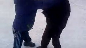 юный боксёр против гопников