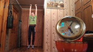 Вис на турнике на время