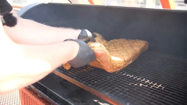 Грудинка Low&slow в смокере. Как замариновать и правильно растомить в коптильне
