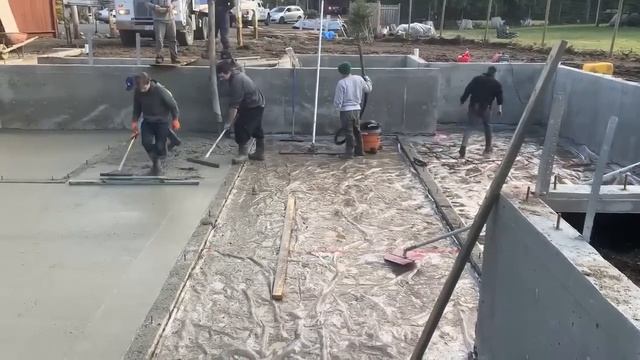230221 Строительство дома в Канаде Заливка бетоном пола цокольного этажа смотреть онлайн