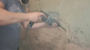 Удаление старой штукатурки.
