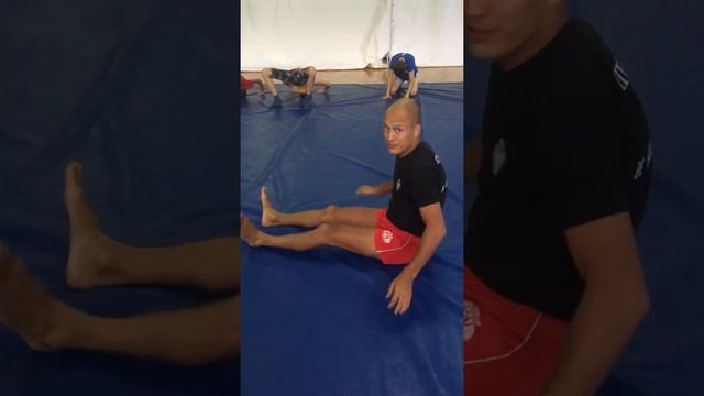 Как правильно размяться перед боями в рукопашке? Смотрите!? смотреть онлайн