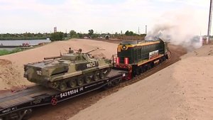 Железнодорожные войска переправили через Волгу бронепоезд «Амур»