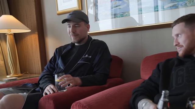 [MrBeast] Отдых за $1 vs $250,000! смотреть онлайн