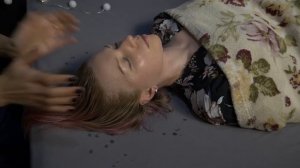 Расчесывание и уход за кожей лица с Ингой - АСМР на русском