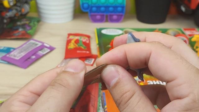 МЕГАОБЗОР! Скрепыши Завры или Приколыши Что круче? / Распаковка лучших акций от Магнита и пятерочки