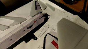 Шаги, шаги по трапу, по траве. И Amodel.