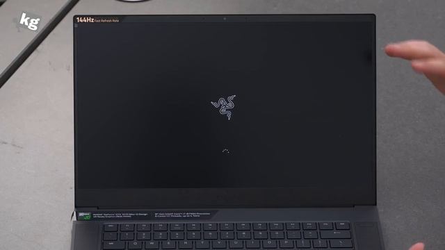 응 배그 돼!! 144Hz 패널에 GTX 1070 달린 레이저 블레이드 15.6" 왔다!!! [4K] смотреть онлайн