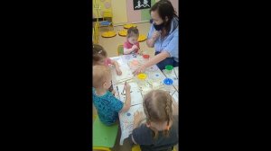 НОД по рисованию в первой младшей группе "Зимняя картинка"