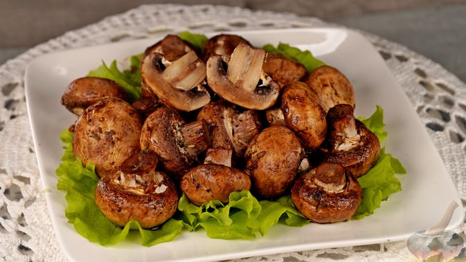 Отличная альтернатива маринованным.
Шампиньоны в соевом соусе