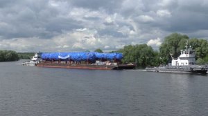 Буксиры-толкачи РТ-319 и Речной-75 ведут баржу 7203 с негабаритным грузом