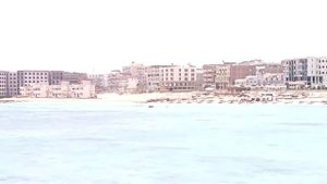 Вид на Хургаду, улицу Аль-Бахр с моря с пляжа отеля Гейсум 7 мая 2014