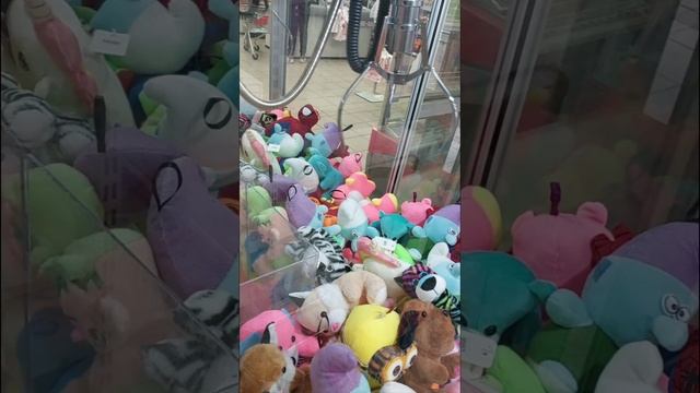 Играем в автомат с игрушками