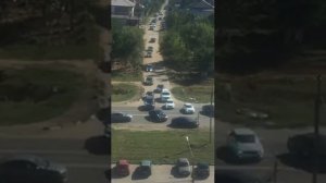 Свадебный кортеж грубо нарушает ПДД