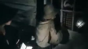 Том и Гек пробираются в комнату индейца Джо