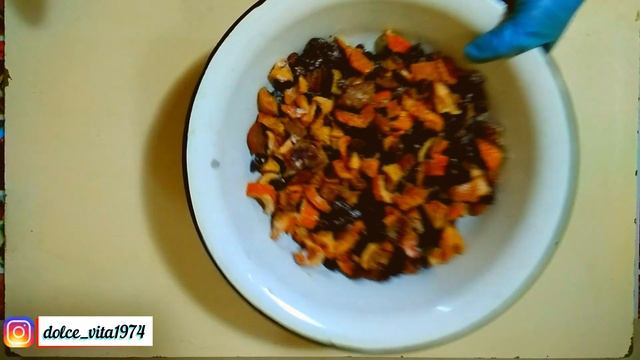 Булочки как пух. Булочки с сухофруктами в форме улитки