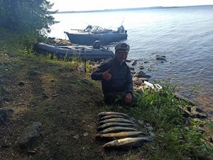 Рыбалка и отдых на реке Свирь. День второй. Ивенские разливы. Судак, окунь, щука и лещ.