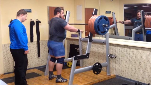 Солвоьев Владислав присед 300 на 2раза RAW в бинтах смотреть онлайн