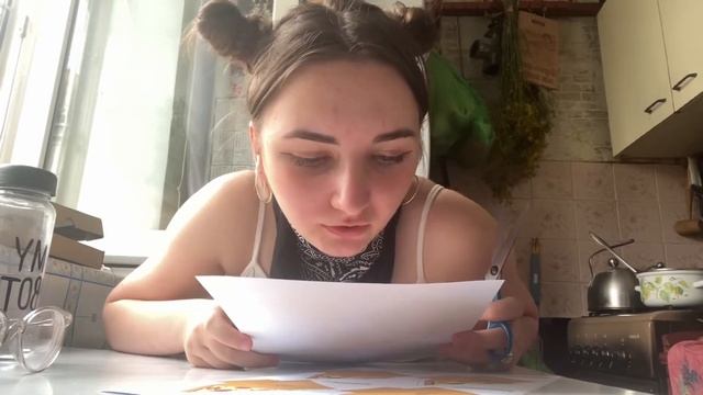 делаю пиццу из бумаги, потому что хочу есть и мне скучно смотреть онлайн