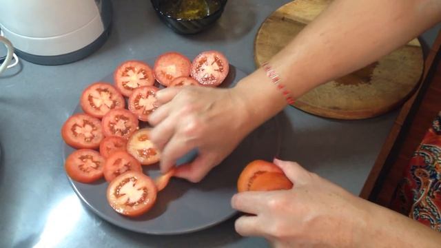 Закуска из помидор с сыром и чесноком." Помидоры по итальянски" смотреть онлайн
