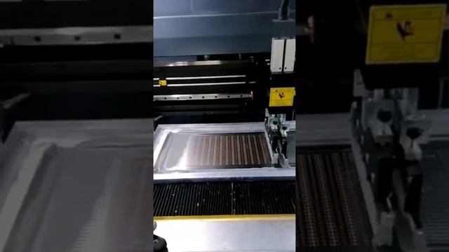 Use solder paste printing machine to printing PCB board