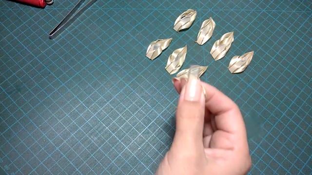 Kanzashi #127 - Como fazer Flor de Cetim - DIY. PAP - Flower / 簪 смотреть онлайн