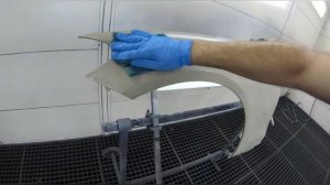 Подготовка новой детали для автомобиля и покраска